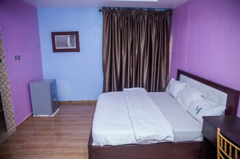 emmy hotels and suites