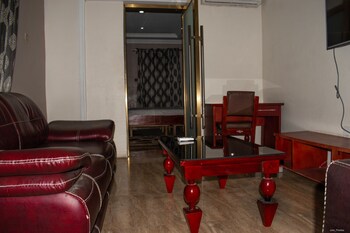 emmy hotels and suites