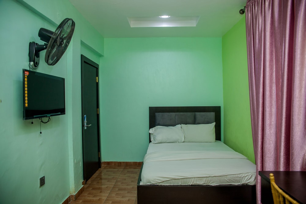 emmy hotels and suites