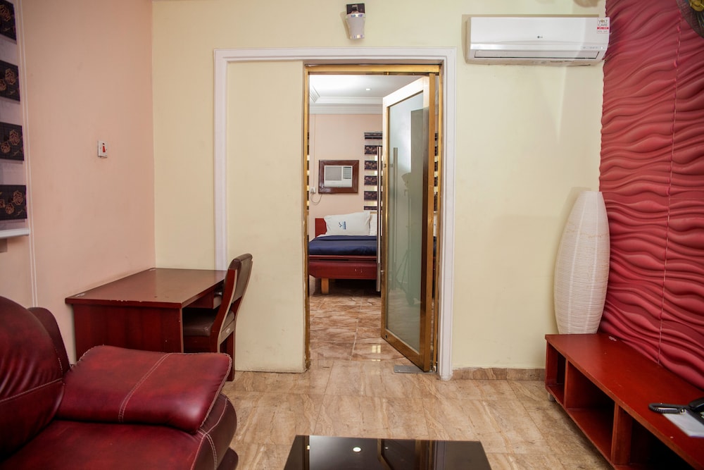 emmy hotels and suites