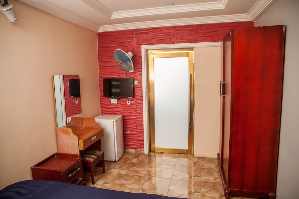 emmy hotels and suites