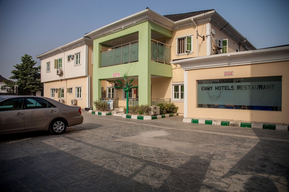 emmy hotels and suites