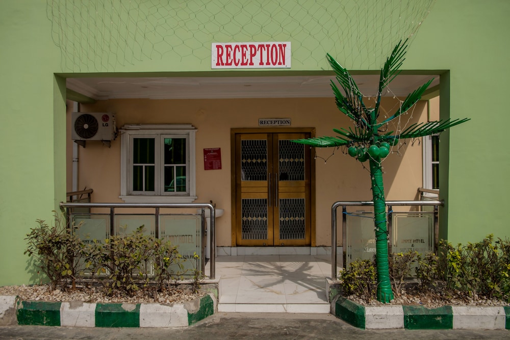 emmy hotels and suites