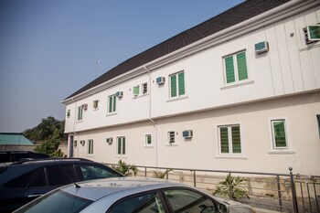 emmy hotels and suites
