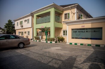 emmy hotels and suites