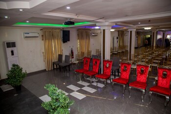 emmy hotels and suites