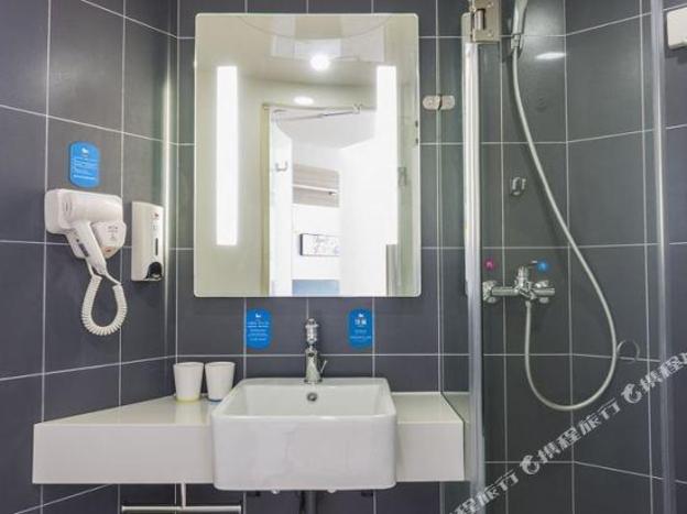 hanting hotel shanghai baogang yueluo road