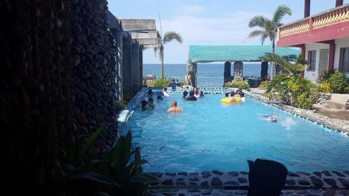 reddoorz white castle beach resort iba zambales