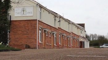 twin oaks hotel