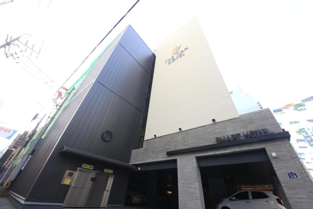 the van hotel