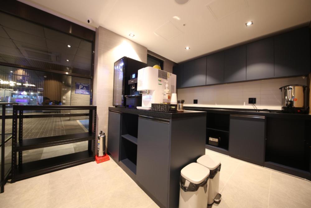 the van hotel