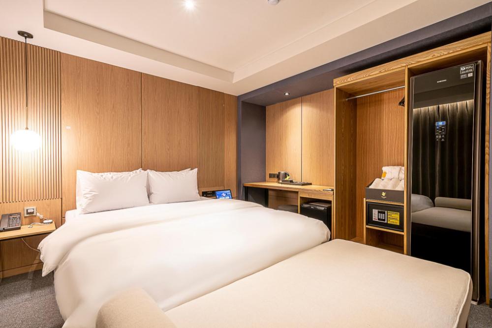 the van hotel