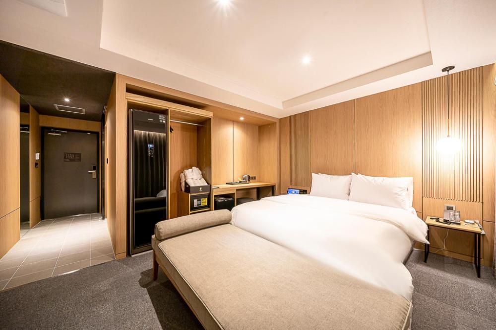 the van hotel