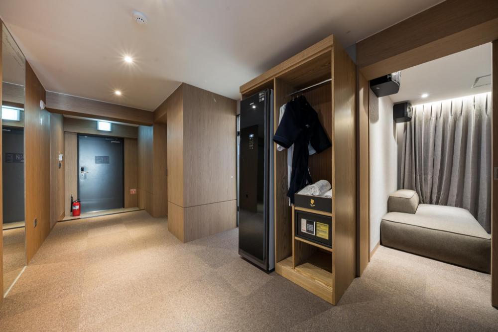 the van hotel