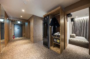the van hotel