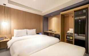 the van hotel