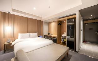 the van hotel