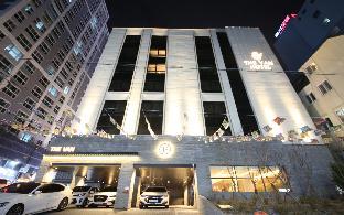 the van hotel