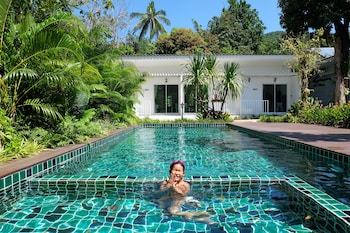 whalecome aonang resort