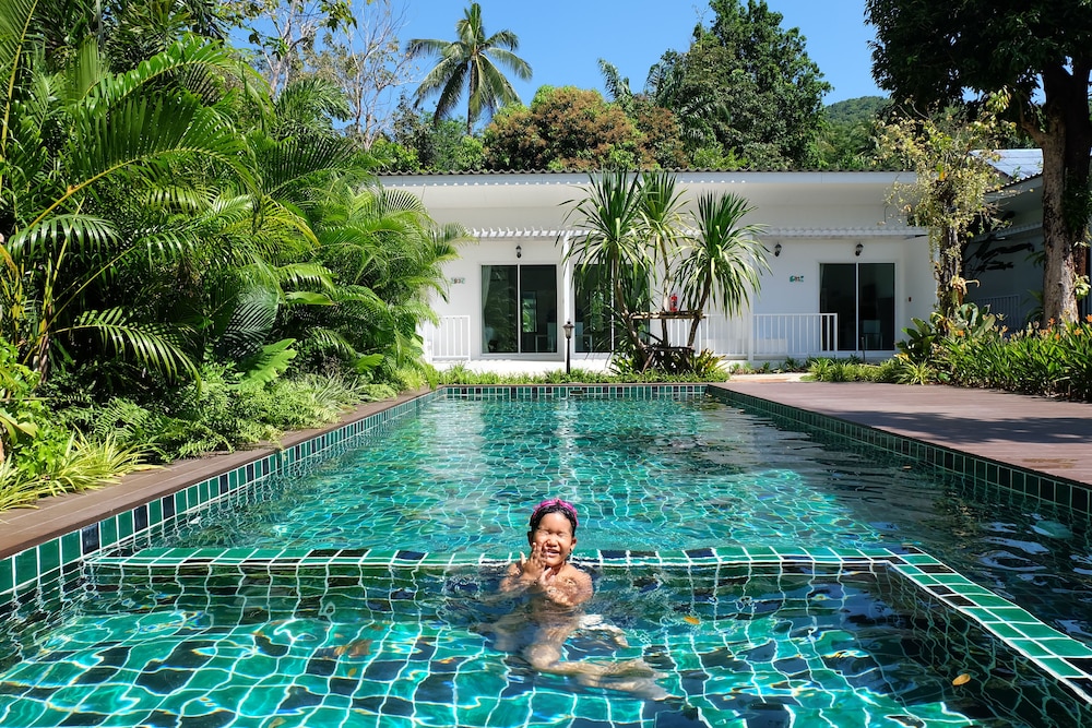 whalecome aonang resort