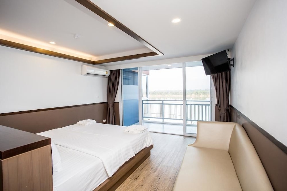 blu hotel nakhon phanom