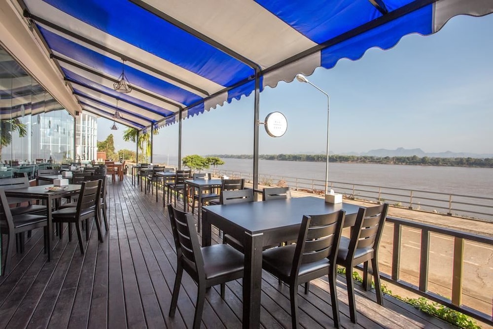 blu hotel nakhon phanom