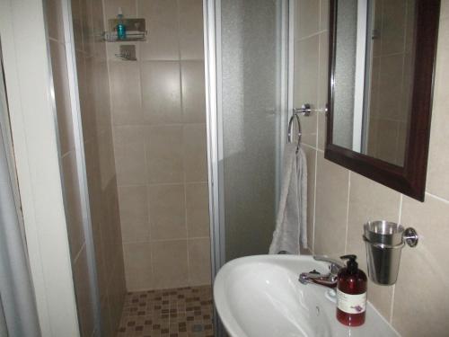 white rose guest house