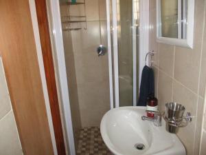 white rose guest house