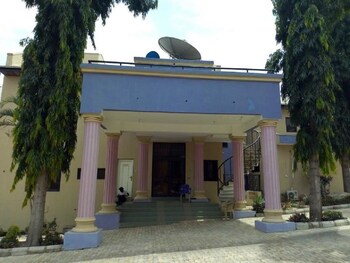 crown apartments extended stay suites