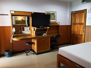phadaeng hotel