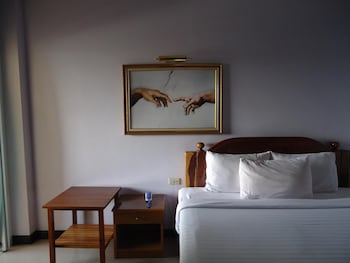 phadaeng hotel