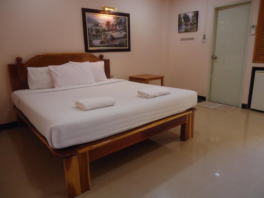 phadaeng hotel