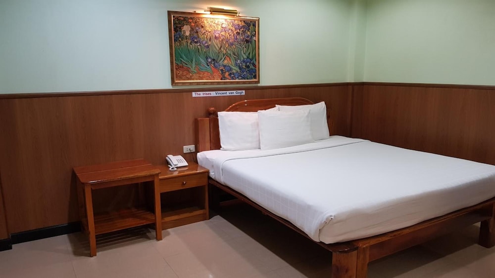 phadaeng hotel