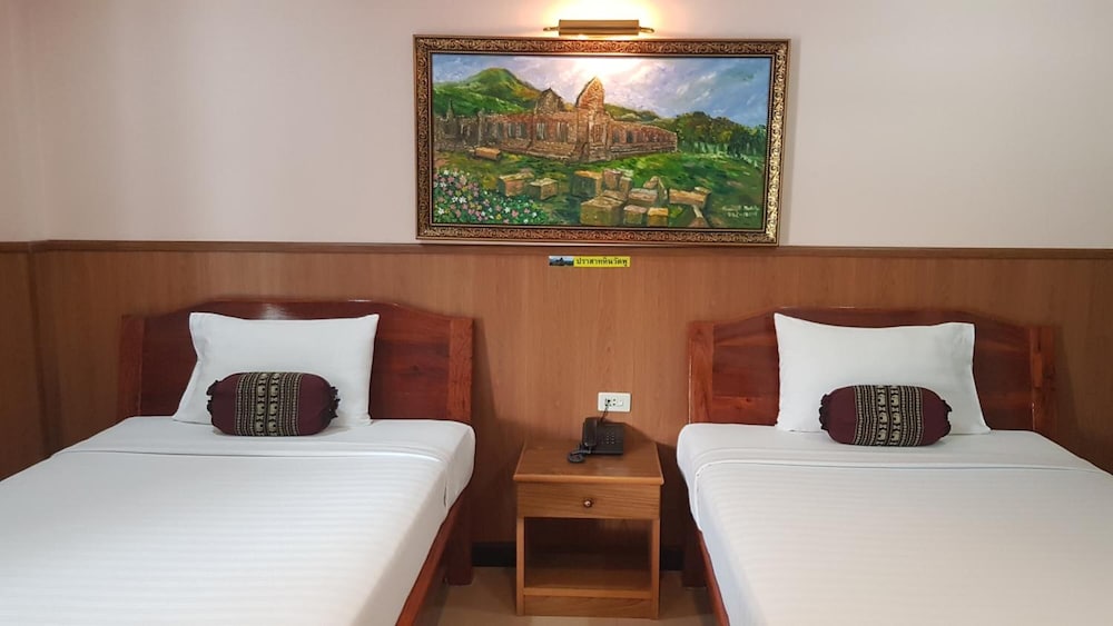phadaeng hotel