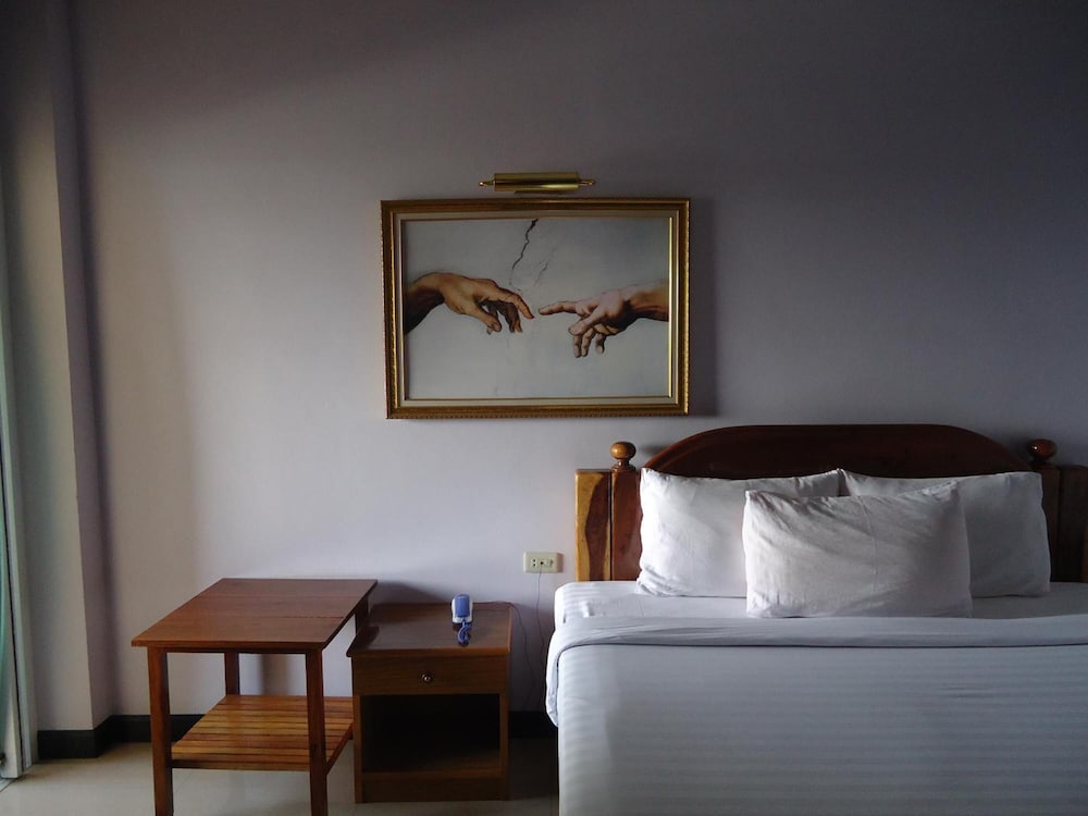 phadaeng hotel