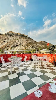 nahargarh palace