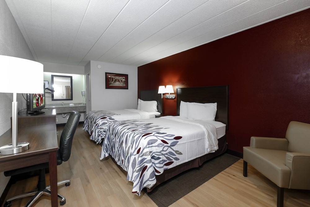 red roof inn bloomington normal university