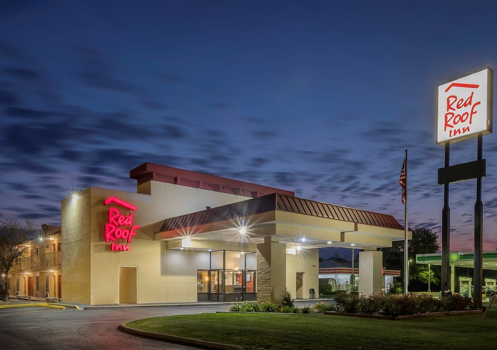 red roof inn bloomington normal university