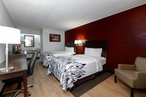 red roof inn bloomington normal university
