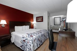 red roof inn bloomington normal university