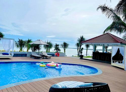 hon rom 2 resort