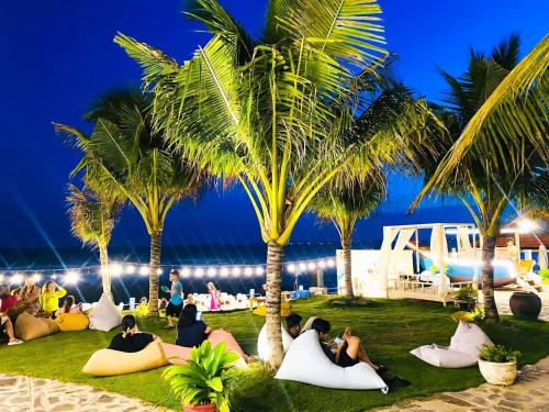 hon rom 2 resort