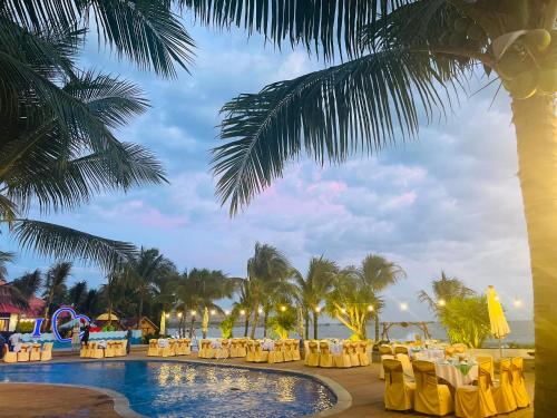 hon rom 2 resort