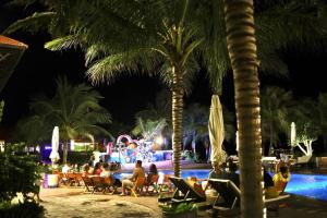 hon rom 2 resort