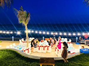 hon rom 2 resort