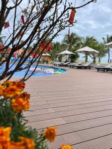 hon rom 2 resort