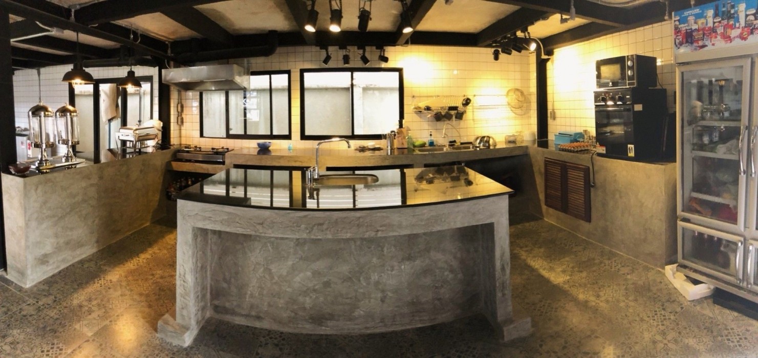 the entaneer poshtel hostel