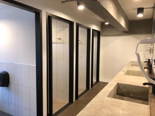 the entaneer poshtel hostel