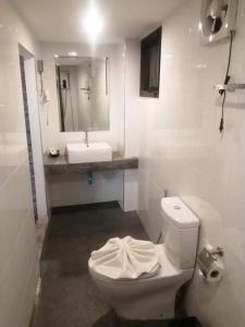 the entaneer poshtel hostel