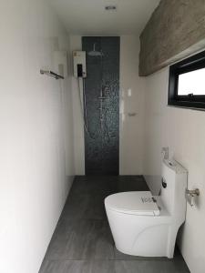 the entaneer poshtel hostel